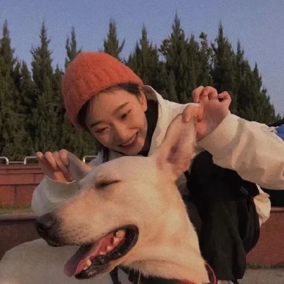 "寻找冷艳妩媚头像 若即若离的美女在人海中"
