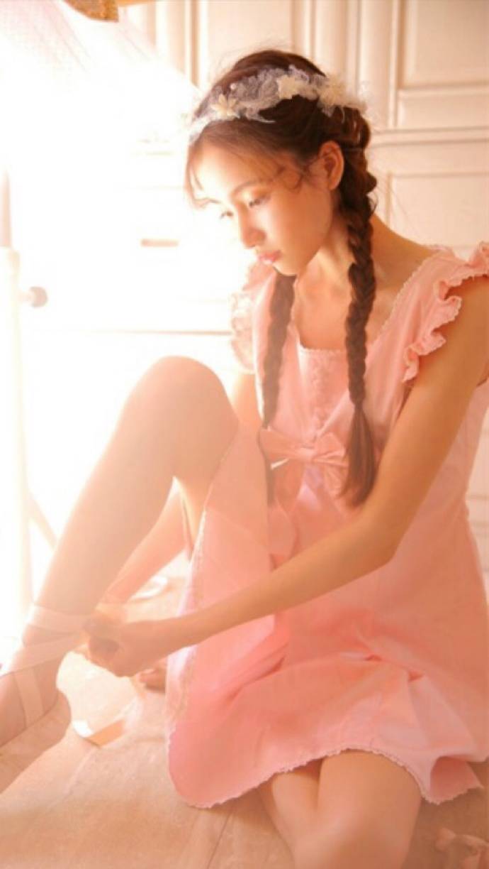 "精选唯美女生QQ皮肤 享受轻松愉悦的交流时光"