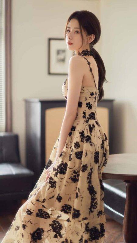 王秋紫 长裙子美女侧身 4K 竖屏手机壁纸 2160x3840 超高清无水印